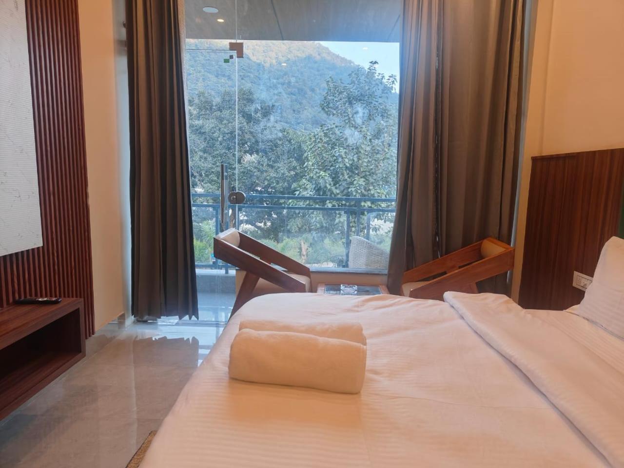 Aroma Resort Rishikesh Bagian luar foto